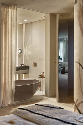 Holiday Apartment En Suite Contemporary Bathroom
