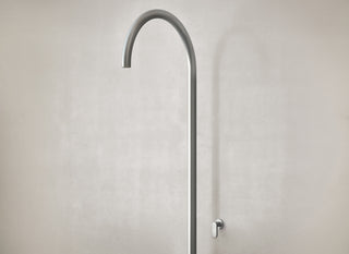 JP 37 - Floor Mounted Shower